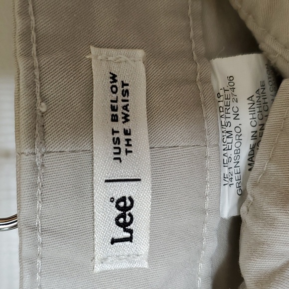 Lee just below the waist Capris - Picture 7 of 9